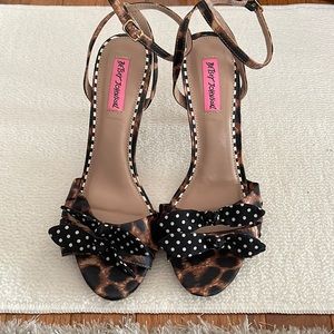 Betsey Johnson, designer. 9M